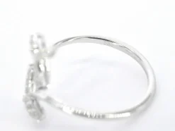 Bague en or blanc avec diamants