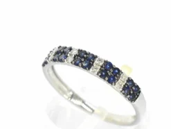 Bague en or blanc avec diamants et saphirs