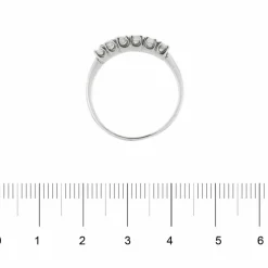 Bague en or blanc avec diamants