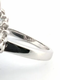 Bague en or blanc avec diamants