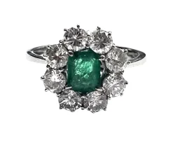 Bague en or blanc avec émeraude et diamants