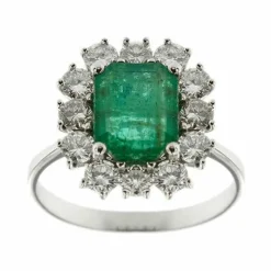 Bague en or blanc avec émeraude et diamants