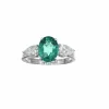 Bague en or blanc avec émeraude centrale et diamants