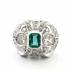 Bague en or blanc avec émeraudes et diamants