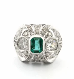 Bague en or blanc avec émeraudes et diamants