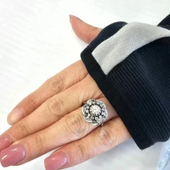 Bague en or blanc avec émeraude et diamants