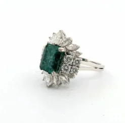 Bague en or blanc avec émeraudes taille octogonale et diamants