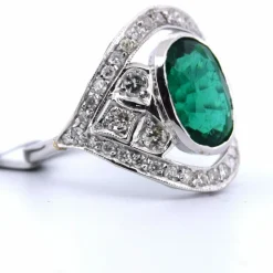 Bague en or blanc avec émeraude et diamants