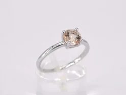 Bague en or blanc avec morganite