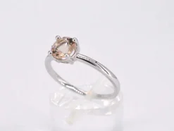 Bague en or blanc avec morganite
