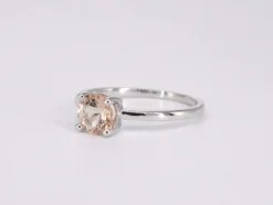 Bague en or blanc avec morganite