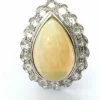 Bague en or blanc avec opale et diamants