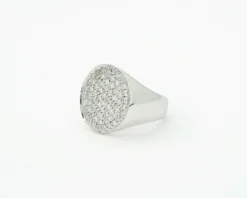 Bague en or blanc avec pavé de diamants