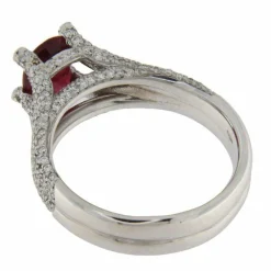 Bague en or blanc avec pavé de rubis et diamants de 1,59 ct