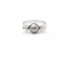 Bague en or blanc avec perle de Tahiti et diamants