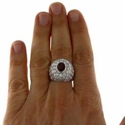 Bague en or blanc avec rubis de 1,05 ct et diamants de 1,84 ct