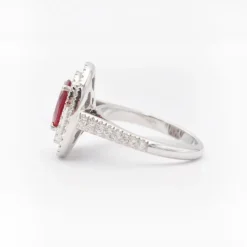 Bague en or blanc avec rubis et diamants ct
