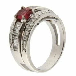 Bague en or blanc avec rubis et diamants certifiés IGI