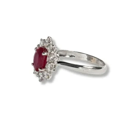 Bague en or blanc avec rubis certifié et diamants