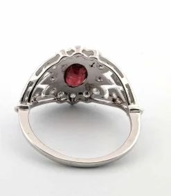 Bague en or blanc avec rubis et diamants
