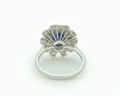 Bague en or blanc avec saphir 1,83 et diamants