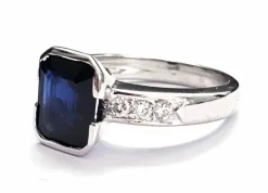 Bague en or blanc avec saphir et diamants