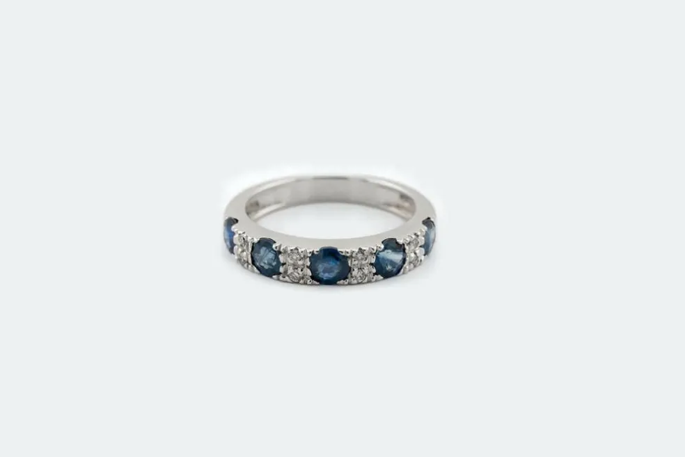 Bague en or blanc avec saphirs et diamants