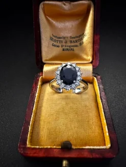 Bague en or blanc avec saphir et diamants