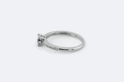 Bague en or blanc avec saphir et diamants