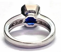 Bague en or blanc avec saphir et diamants