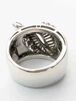Bague en or blanc avec saphir naturel thermodiffusé et diamants