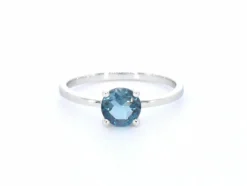 Bague en or blanc avec topaze