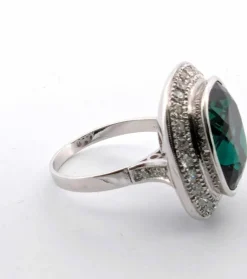 Bague en or blanc avec tourmaline verte et diamants