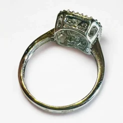 bague en or blanc 18ct sertie d'un pavage de diamants
