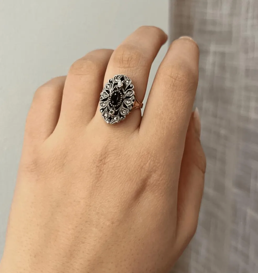 Bague en or blanc de style baroque avec péridot et diamants