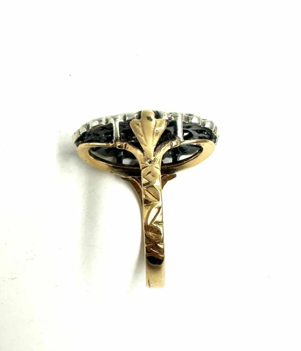 Bague en or blanc de style baroque avec péridot et diamants