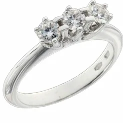 Bague en or blanc, diamants naturels