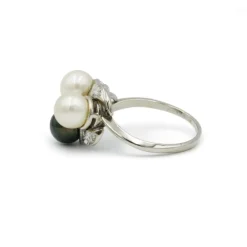 Bague en or blanc, diamants & perles