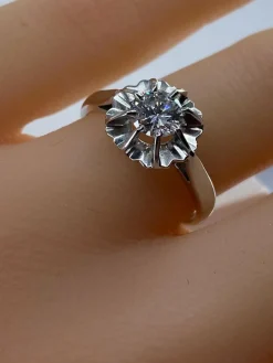 Bague en or blanc Diamant taille brillant