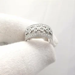 Bague en or blanc diamants