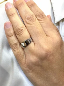 Bague en or blanc, diamants