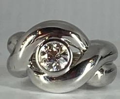Bague en or blanc, diamant