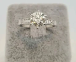 Bague en Or blanc, diamants