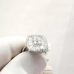 Bague en or blanc diamants