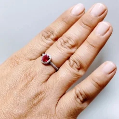 Bague en or blanc diamants et rubis