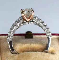 Bague en or blanc diamants