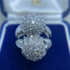 Bague en or blanc diamants