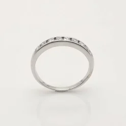 Bague en or blanc diamants