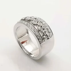 Bague en or blanc diamants