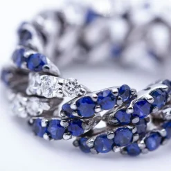 Bague en or blanc, diamants et saphirs
